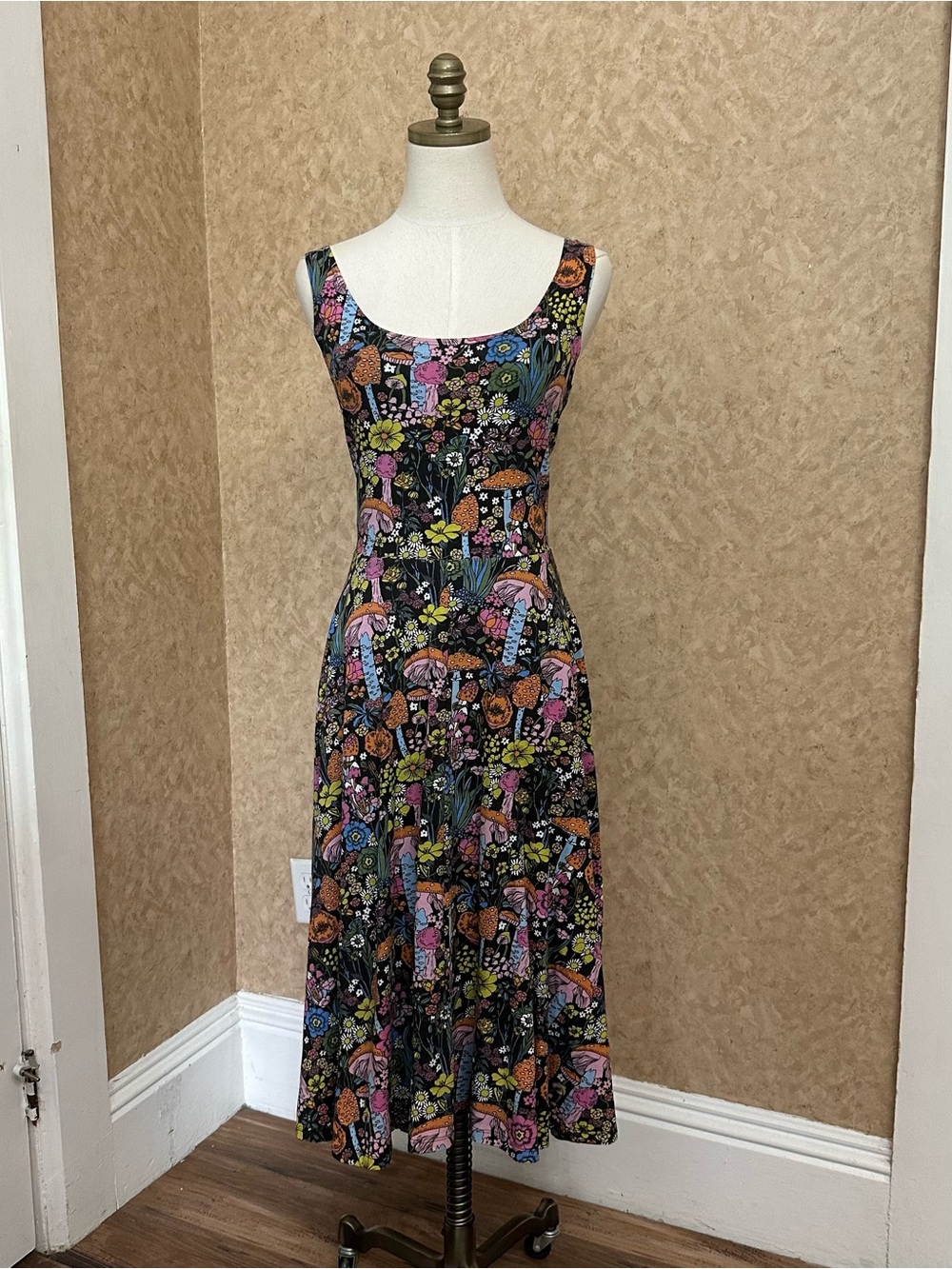 Nooworks vacation mushroom dress 
Psychedelic neon retro floral print midi dress